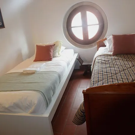 Casa Tipica Portuguesa Castelo & Mar Feriehus *