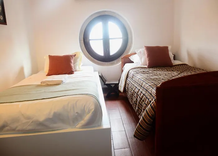 Casa Tipica Portuguesa Castelo & Mar Tatil Evi